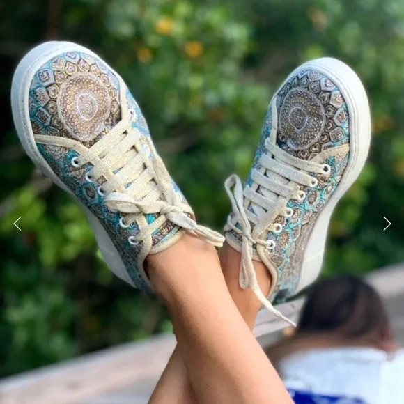 Vleyn Blue Paisley Sneakers Size 8 & Matching Mini Bag Set - Picture 4 of 13